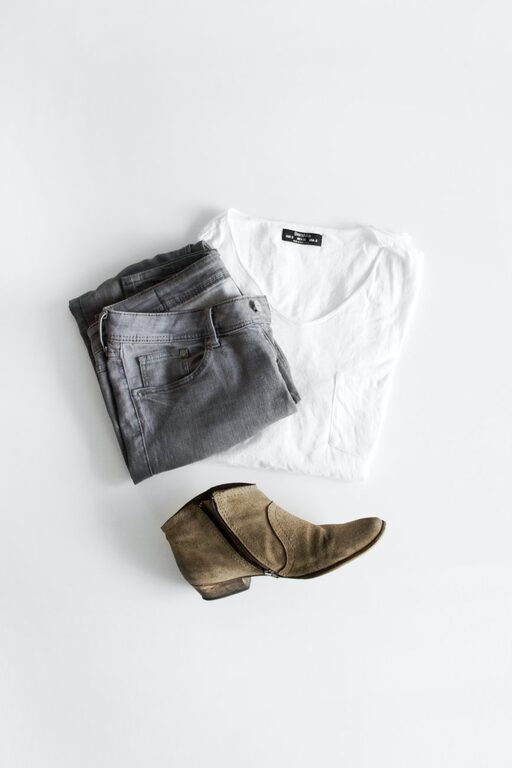 How to Build a Basic Capsule Wardrobe for Effortless Style